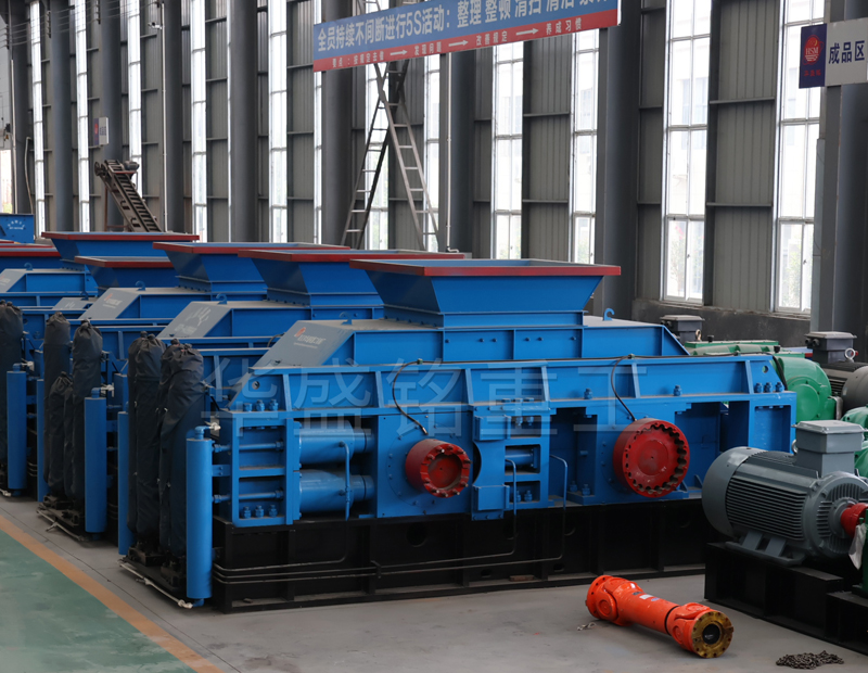 數控全自動全液壓對輥制砂機多少錢？如何選擇制砂設備廠家？
