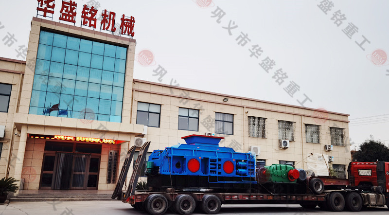 時(shí)產(chǎn)200噸機(jī)制砂對(duì)輥制砂機(jī)發(fā)貨現(xiàn)場