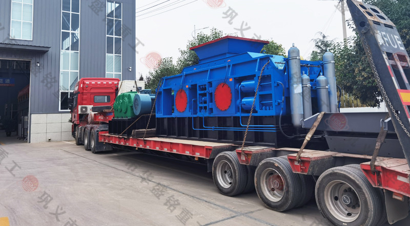 時(shí)產(chǎn)200噸機(jī)制砂對(duì)輥制砂機(jī)發(fā)貨現(xiàn)場